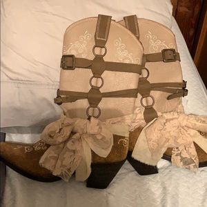 Rockin Country Boots With Lace Bow